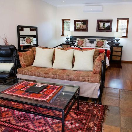 37 On Charles Hotell Pretoria-Noord Exteriör bild