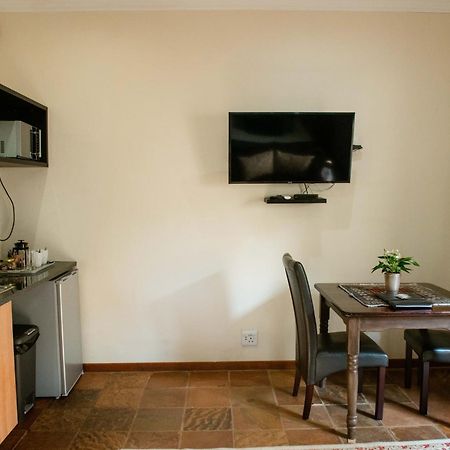 37 On Charles Hotell Pretoria-Noord Exteriör bild