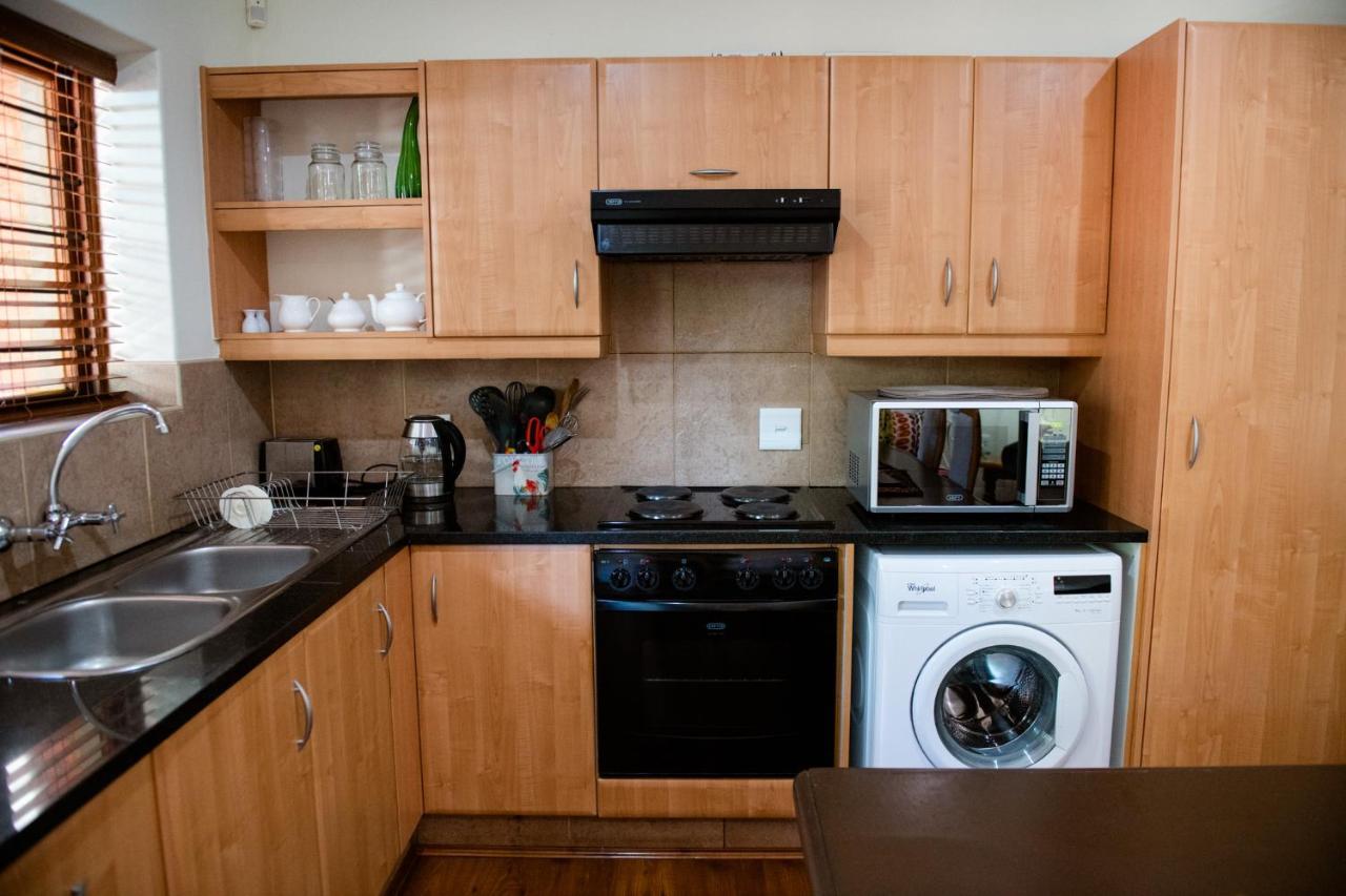 37 On Charles Hotell Pretoria-Noord Exteriör bild