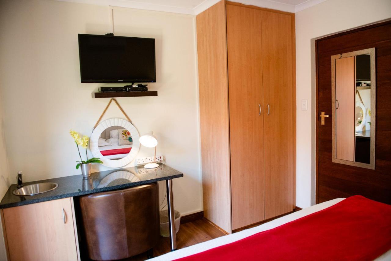 37 On Charles Hotell Pretoria-Noord Exteriör bild