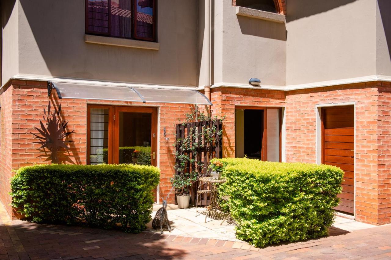37 On Charles Hotell Pretoria-Noord Exteriör bild