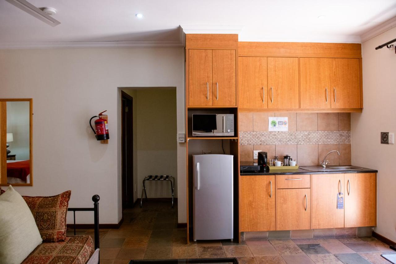 37 On Charles Hotell Pretoria-Noord Exteriör bild